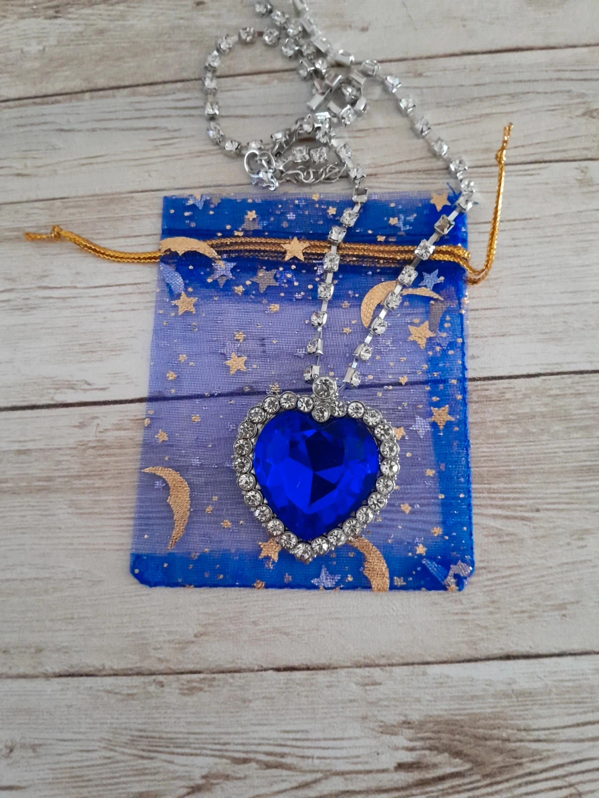 Collier Titanic, collier coeur océan porté par Rose dans le film